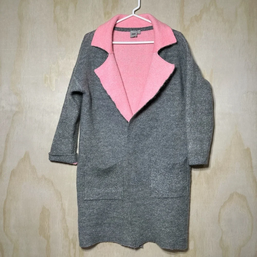 ASOS Women’s Gray and Pink Sweater/Cardigan. Soft and stretchy. Size‎ 4